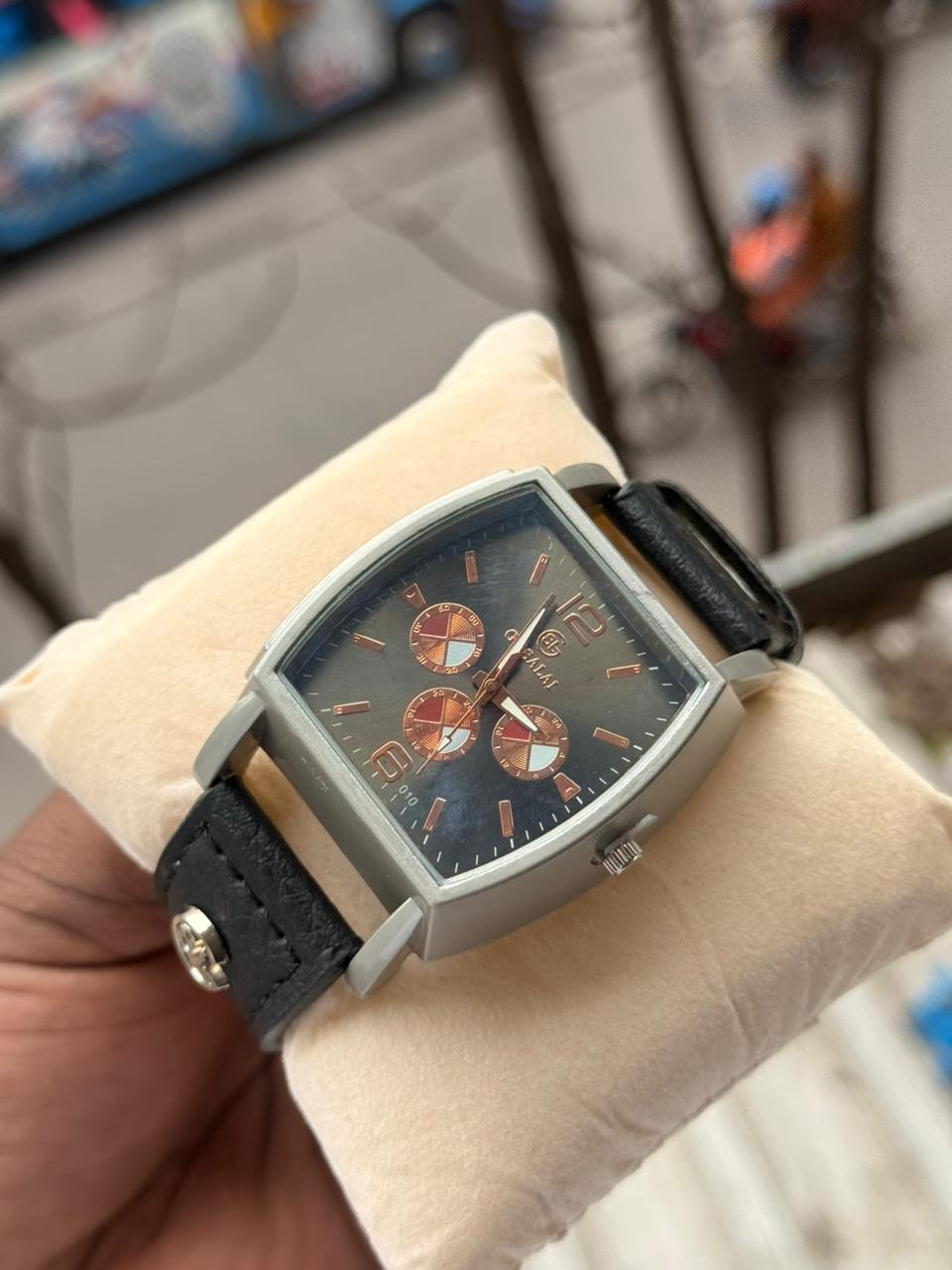 gusalai classy men leather watch GL07